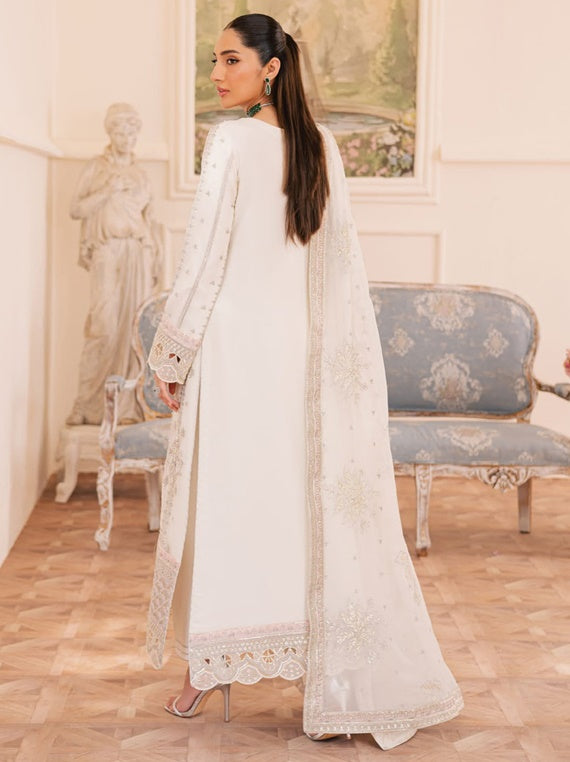 Suave By Emaan Adeel Luxury Formals Collection 2025 (EZELLE)