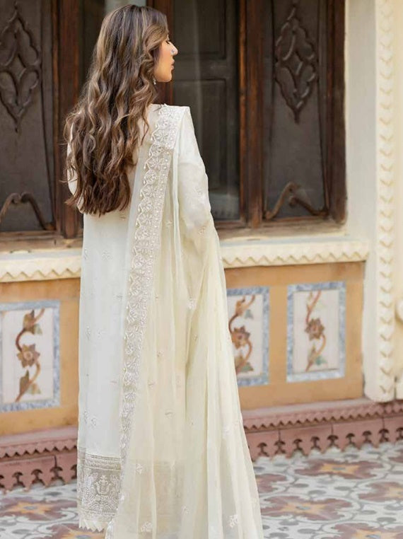 Pankh Noor-e-Fajar By Raeesa Luxury Lawn Collection 2025 (P-08)