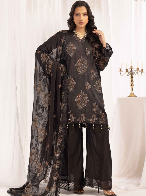 Mahees jasmine elegant embroidered karandi Collection By Riaz Art