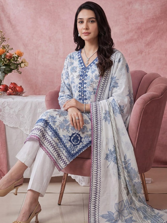 Tawakkal Fabrics 3 Piece Stitched Lawn & Embroidered Suits | Star Fabrics (D-02)