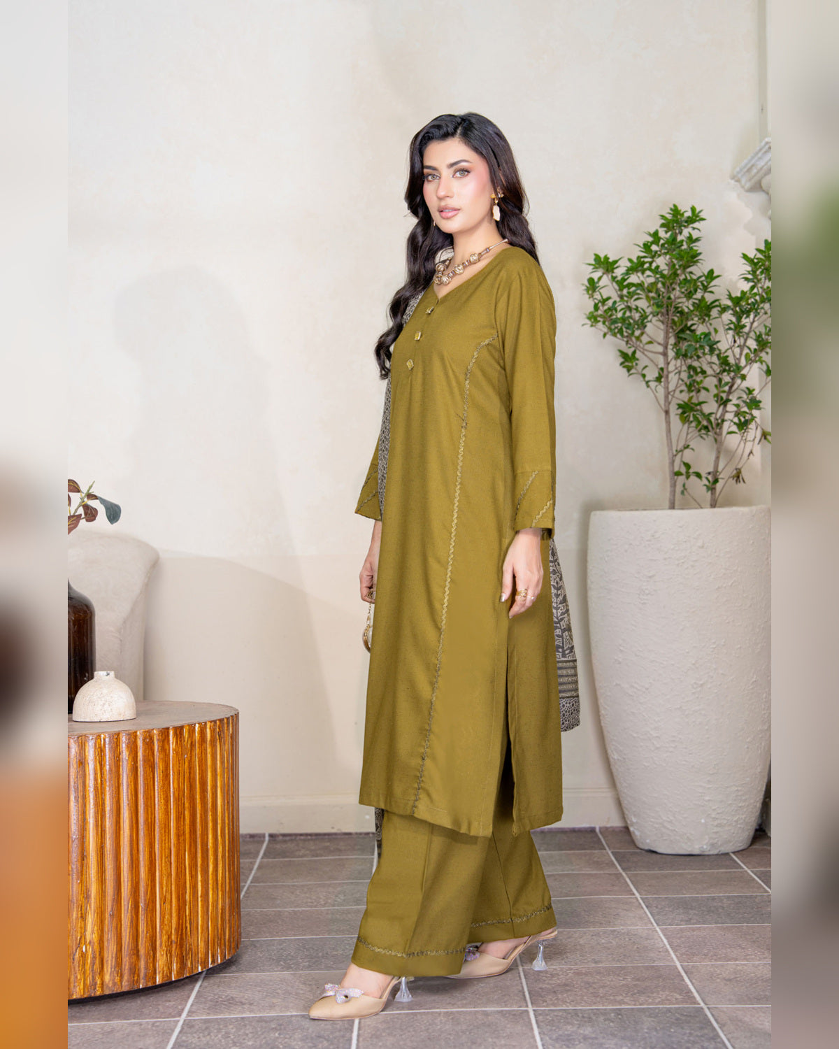 Chinar by Riaz Arts – Luxury Wool Touch Peach 3 Piece Winter Suit with Pashmina Jacquard Shawl
