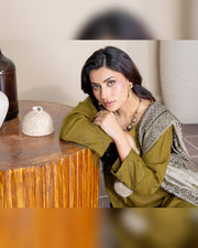Chinar by Riaz Arts – Luxury Wool Touch Peach 3 Piece Winter Suit with Pashmina Jacquard Shawl