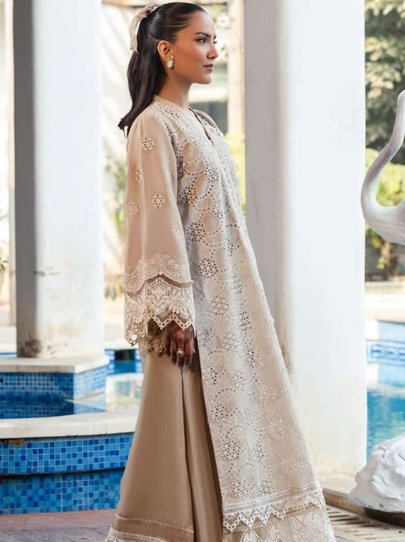 Motifz Premium Lawn Collection 2025 (5322)