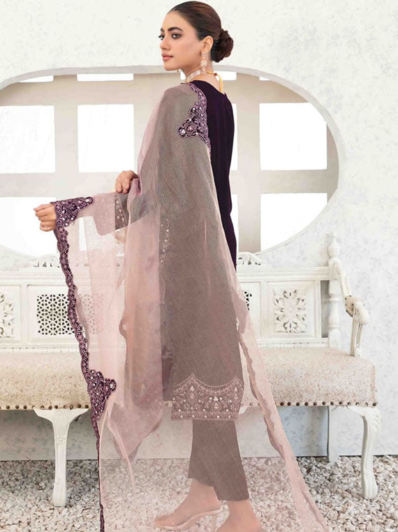 Velvet Reverie By Tawakkal Fancy Velvet Collection 2024 (D-4039)