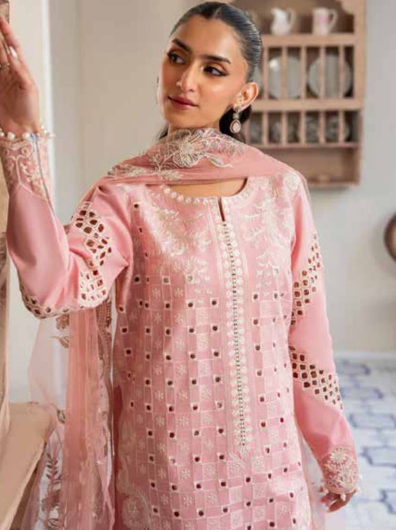 Maryum N Maria Luxury Lawn Collection 2025 (MS-50123)