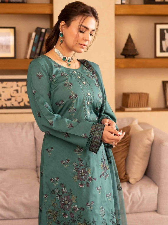 Maheen Noor-e-Fajar By Raeesa Lawn Collection 2025 (NF-1321)