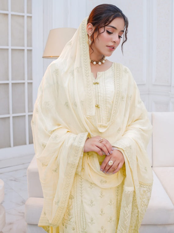 Khubsurat Sham By 𝑴𝑨𝑵𝑰𝒁𝑨𝒀 Embroidered Karandi Collection (Design-09)