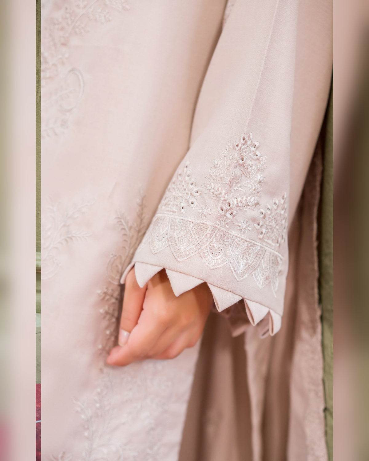 Gul-e-Laila Luxury Embroidered Dhanak 3 Piece Suit with Embroidered Shawl