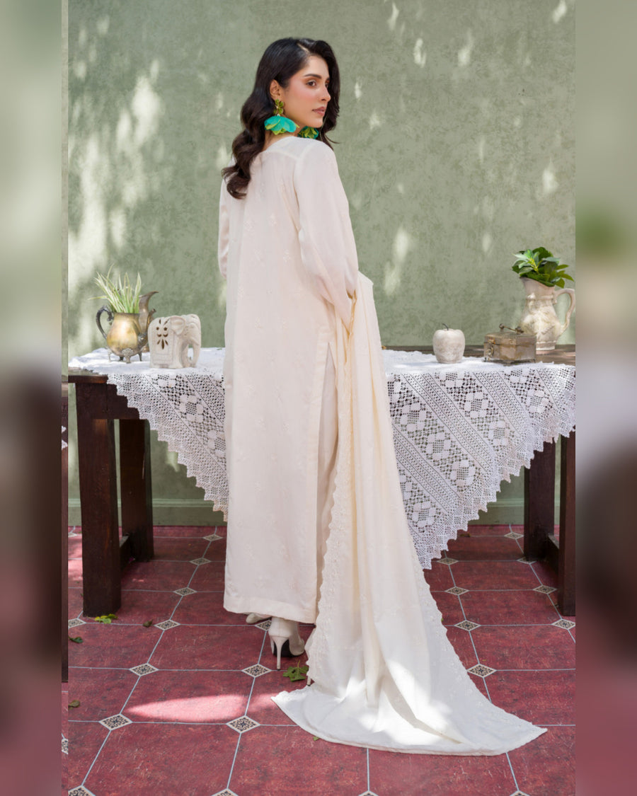 Gul-e-Laila Luxury Embroidered Dhanak 3 Piece Suit with Embroidered Shawl