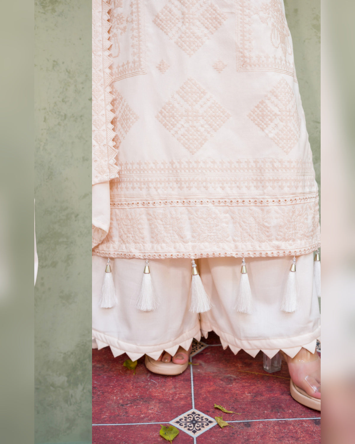 Gul-e-Laila Luxury Embroidered Dhanak 3 Piece Suit with Embroidered Shawl