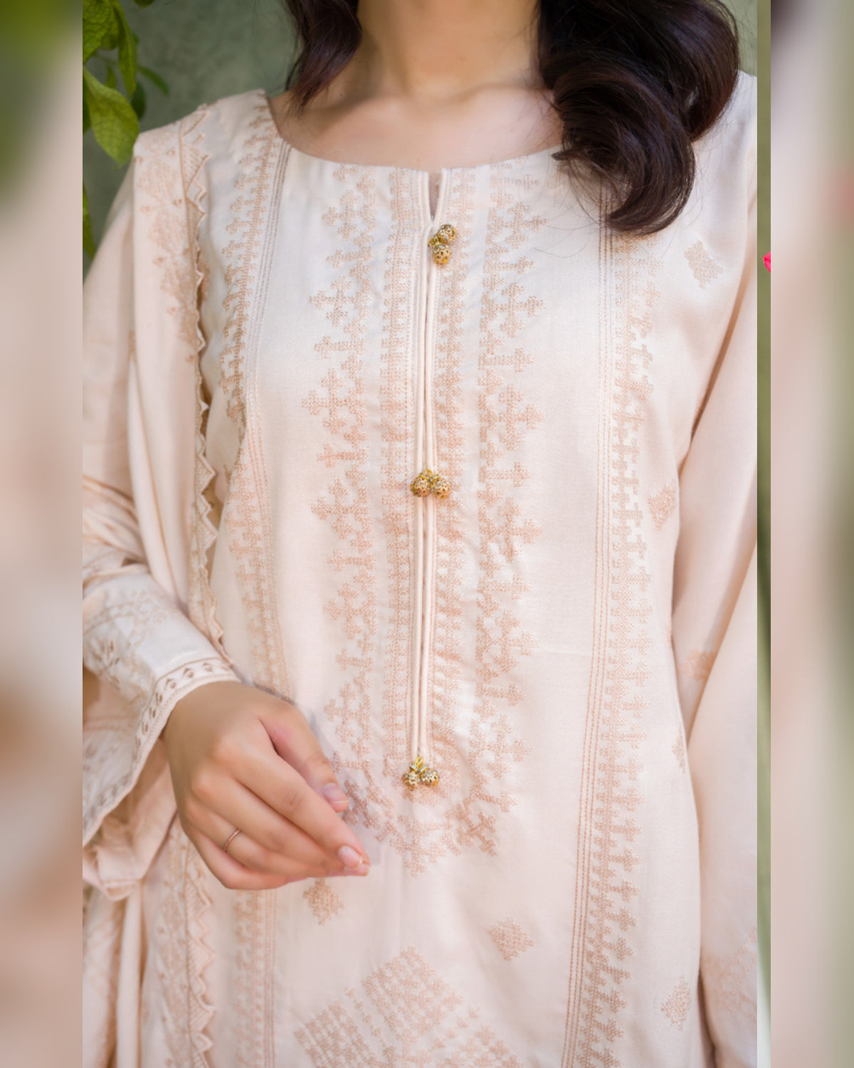 Gul-e-Laila Luxury Embroidered Dhanak 3 Piece Suit with Embroidered Shawl