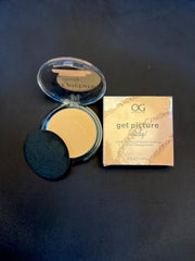Outdoor Girl (OG) Get Picture Ready! Long Lasting Compact powder foundation- Star Fabrics