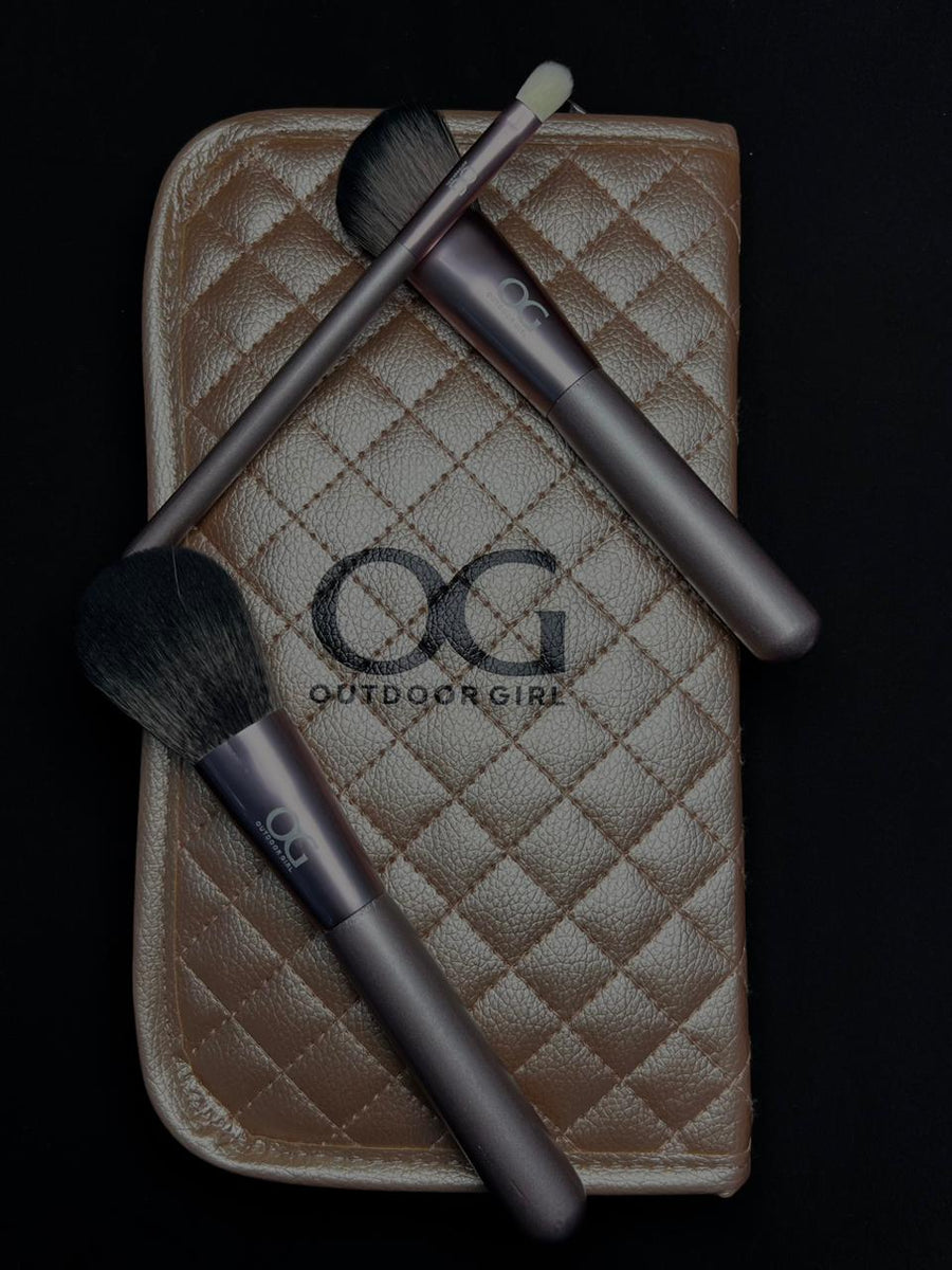 Professional makeup brushes and a matching quilted travel case from OG - Star Fabrics
