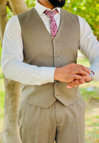Elegant 3-Piece Formal Suit with Waistcoat, Paisley Tie & White Shirt
