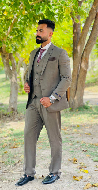 Elegant 3-Piece Formal Suit with Waistcoat, Paisley Tie & White Shirt