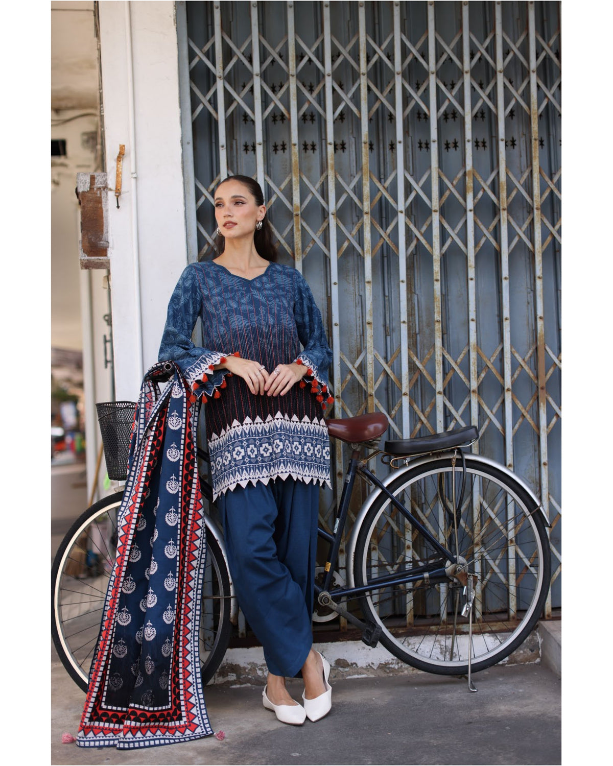 Gul Ahmed Embroidered Printed Khaddar 3 Piece Suit with Printed Dupatta