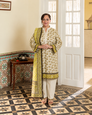 Gul Ahmed Printed Khaddar 3 Piece Unstitched Suit with Printed Dupatta
